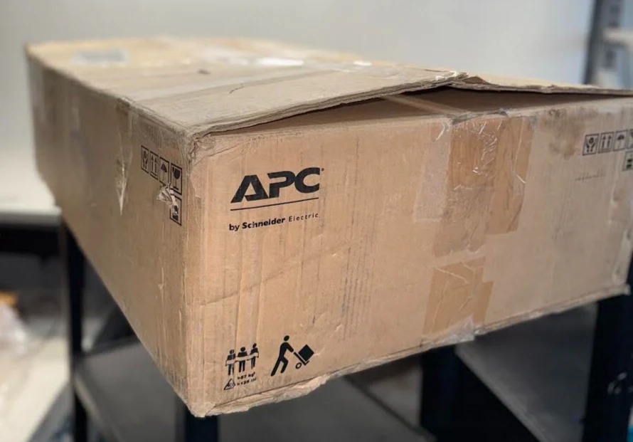 APC SMT2200R2X106 Smart-UPS 2200VA LCD RM 2U 120V W L5-20P, NEMA 5-20R outlets - Image 3