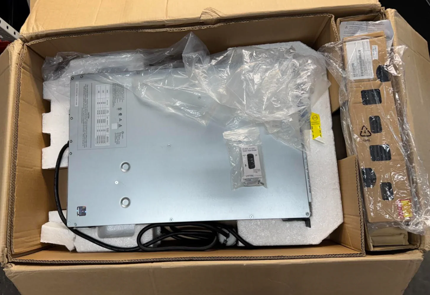 APC SMT2200R2X106 Smart-UPS 2200VA LCD RM 2U 120V W L5-20P, NEMA 5-20R outlets - Image 4