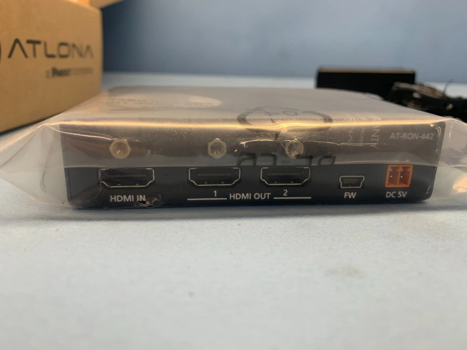 Atlona AT-RON-442 / 4K/HDR 1x2 HDMI Distribution Amplifier - Image 4