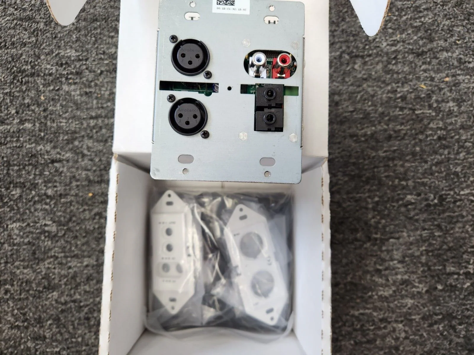 Attero Tech QSC unD6IO Dante Networked Audio Wall Plate 4X2 FG-901388-01 - Image 4