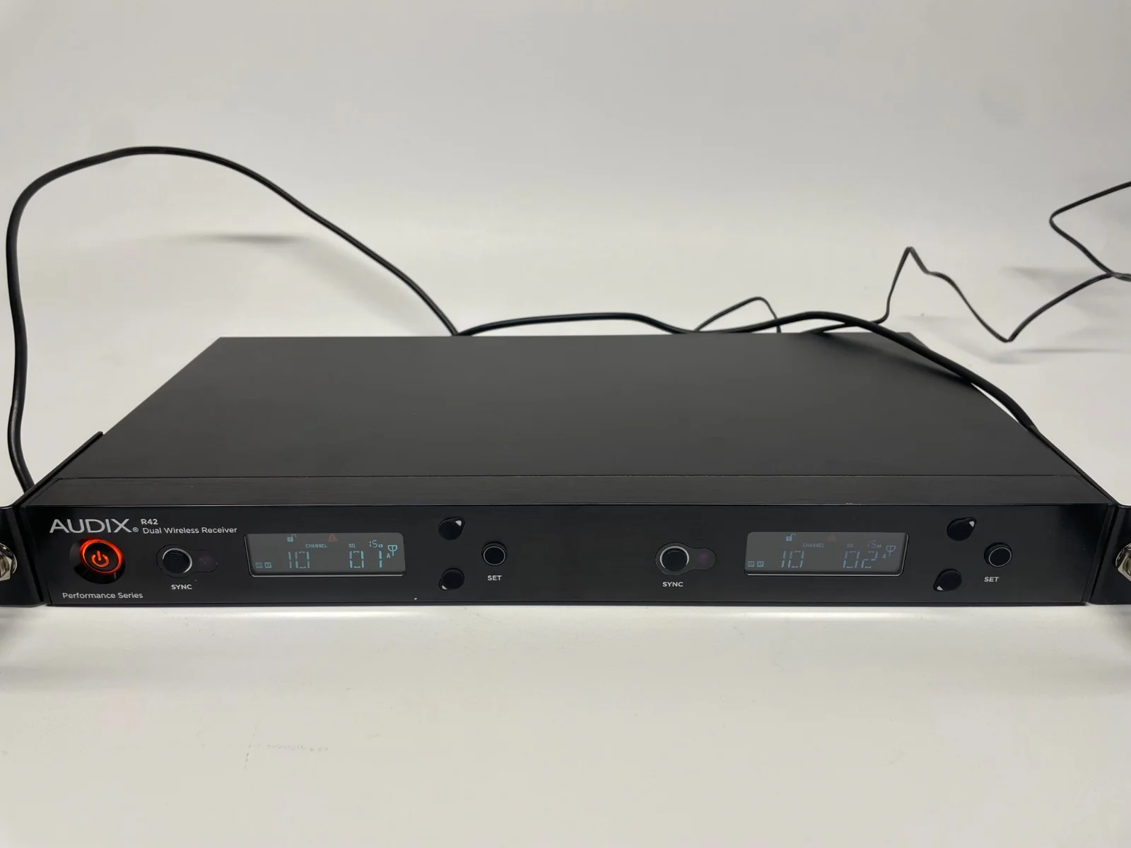 Audix R42 Dual-Channel Receiver with B60 Bodypack and H60 Handheld Transmitters - Image 2
