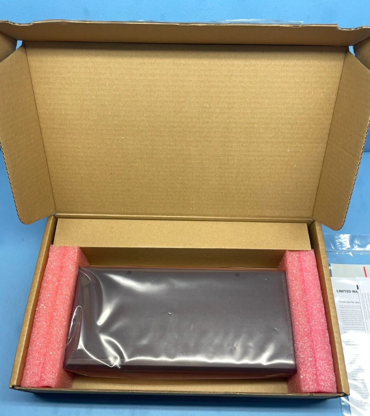 Avocent SV240H-001 4-port 4K Desktop KVM, HDMI 1.4, USB 3.0 Peripheral Port - Image 4