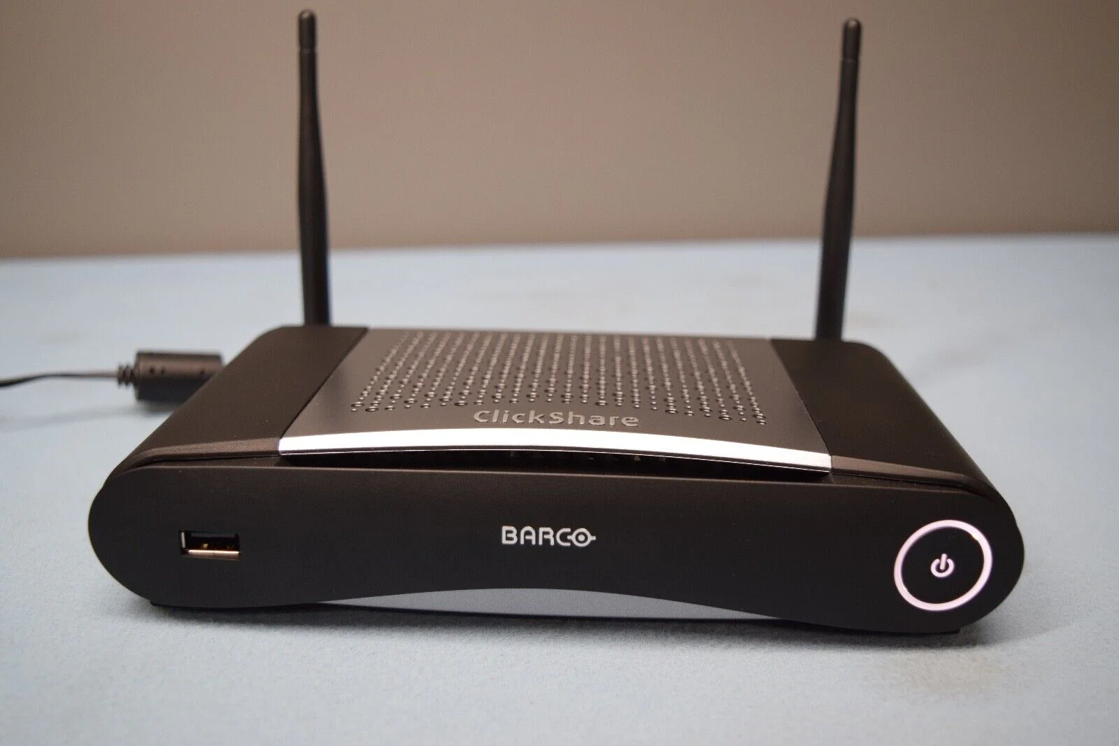 Barco CSE-200 ClickShare R9861520NA Wireless Presentation System W/ 2 Buttons - Image 2