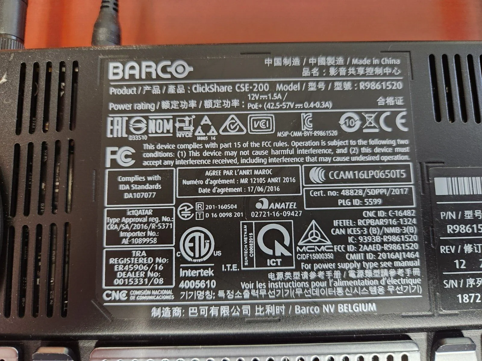 Barco CSE-200 Wireless Presentation System R9861520 w/ 2 Buttons & Power - Image 4