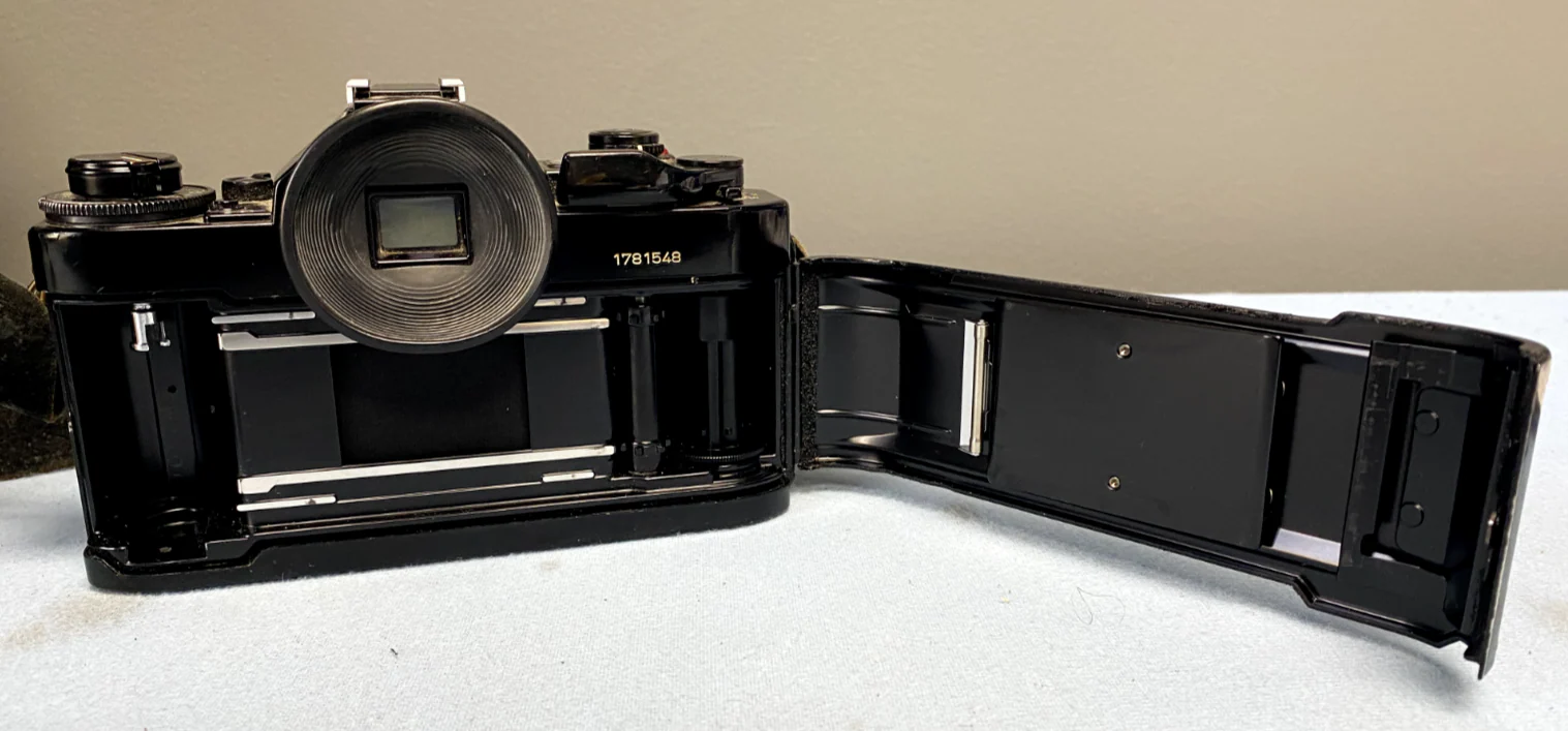 Canon A-1 Vintage 35mm Film Camera with FD 28mm Lens and Case TESTED Japan - Image 4