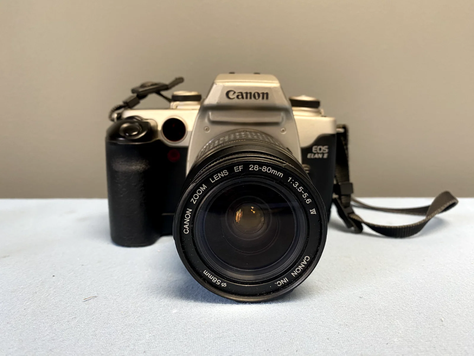 Canon EOS Elan II 35mm Film SLR Camera with BP-50 Battery Pack TESTED - Image 2