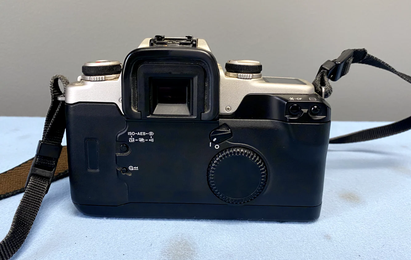 Canon EOS Elan II 35mm Film SLR Camera with BP-50 Battery Pack TESTED - Image 6