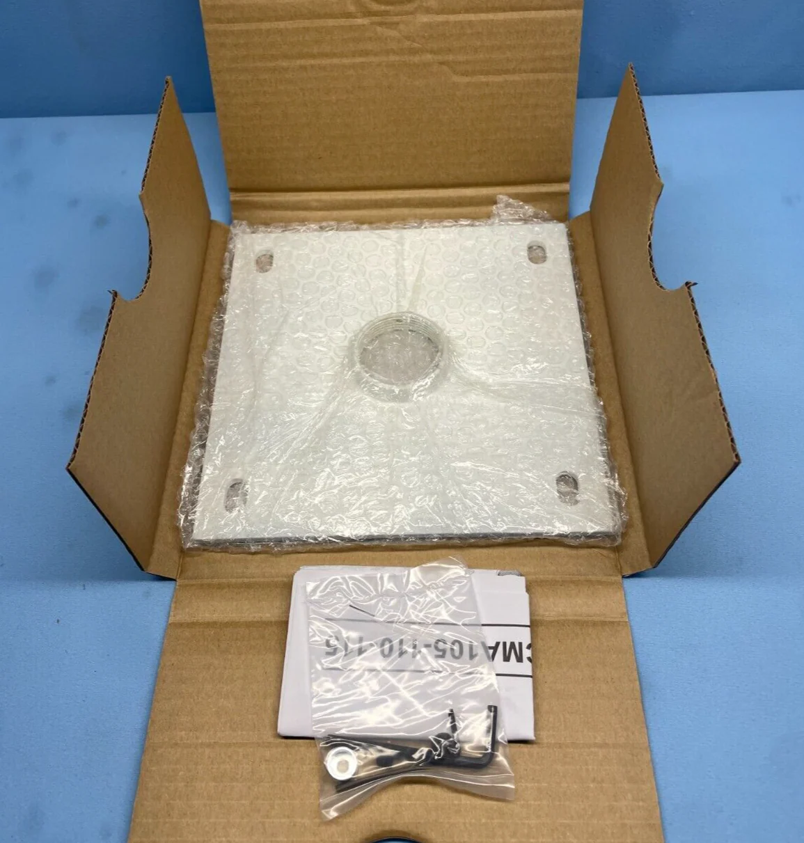 Chief CMA110 8 x 8" Ceiling Plate with 1.5" NPT Fitting (WHITE) - Image 3