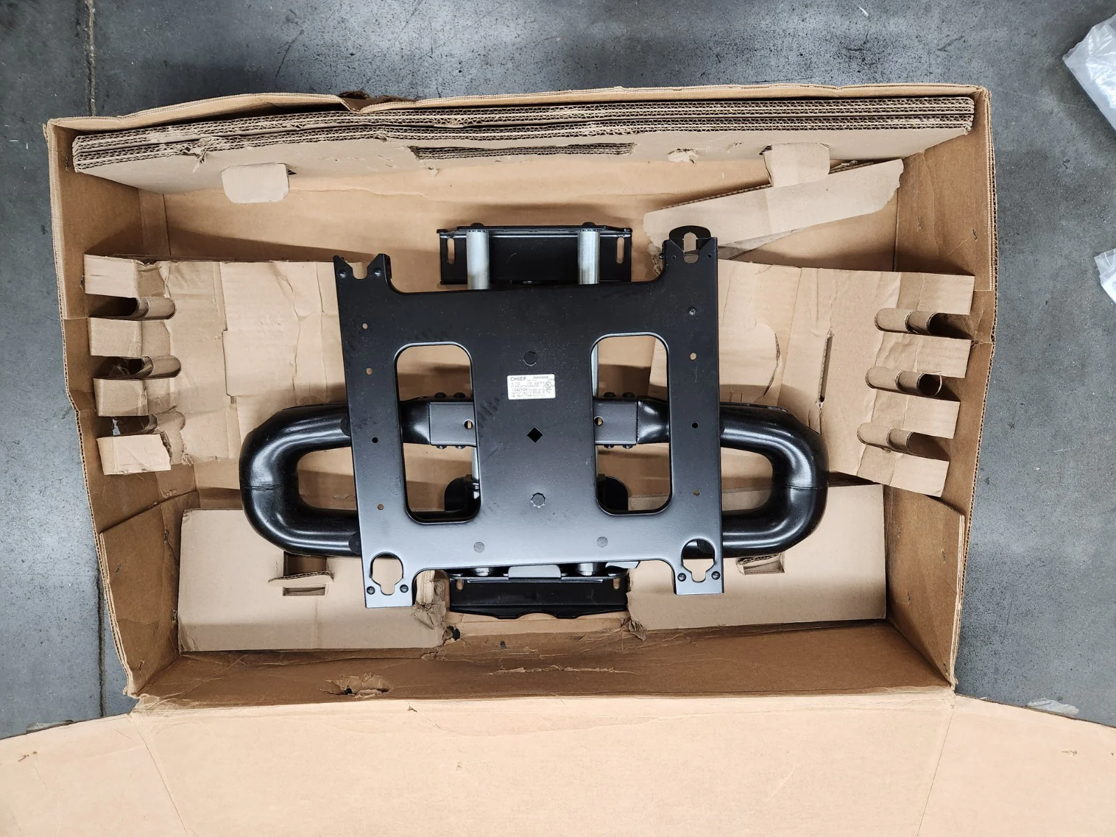 Chief PNRIW2000B Universal Flat Panel Dual Swing Arm Wall Mount Includes PAC501B - Image 5