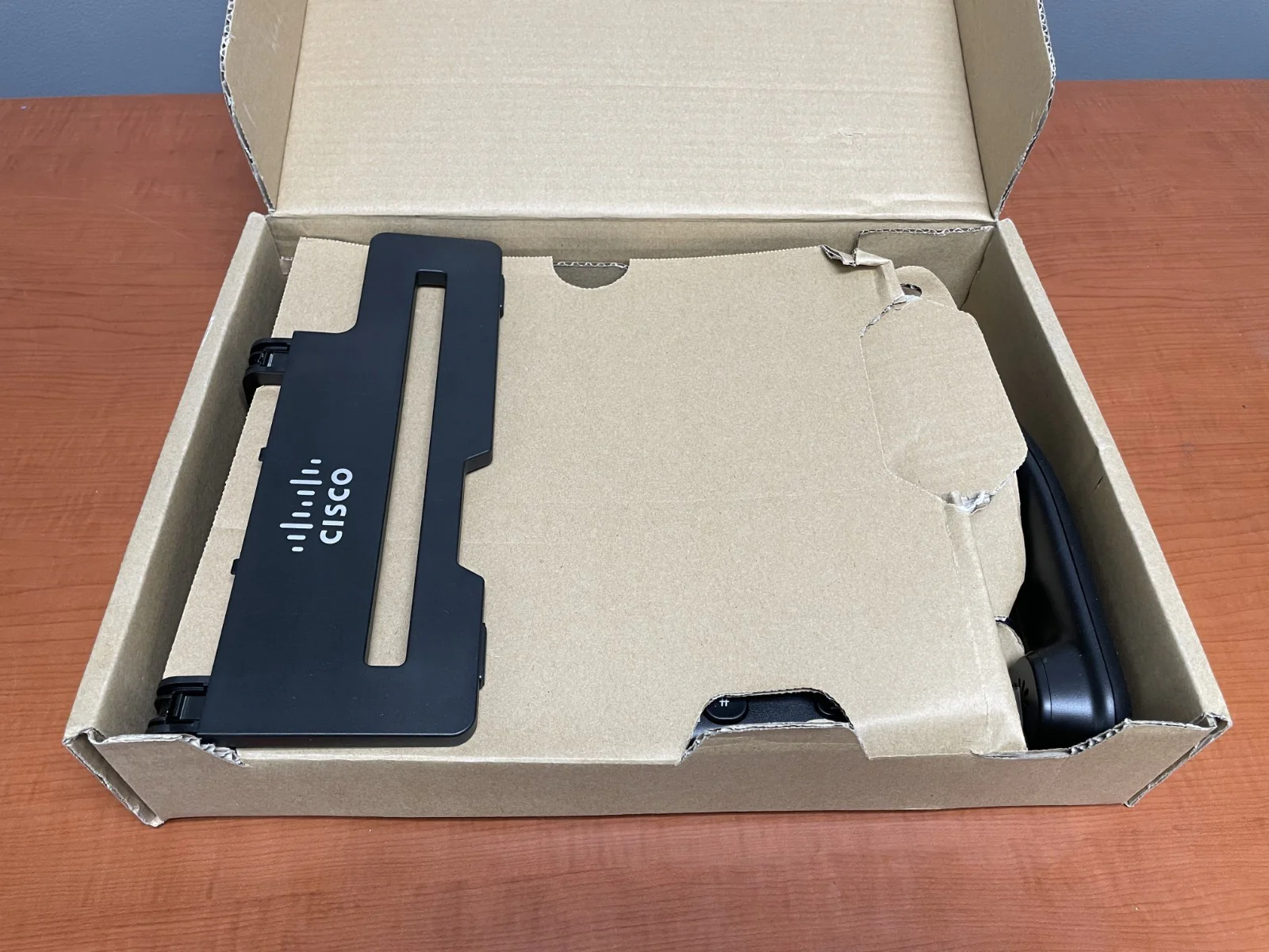 Cisco CP-8961-CL-K9= IP Phone Slimline Handset 5" Color Display - Image 3