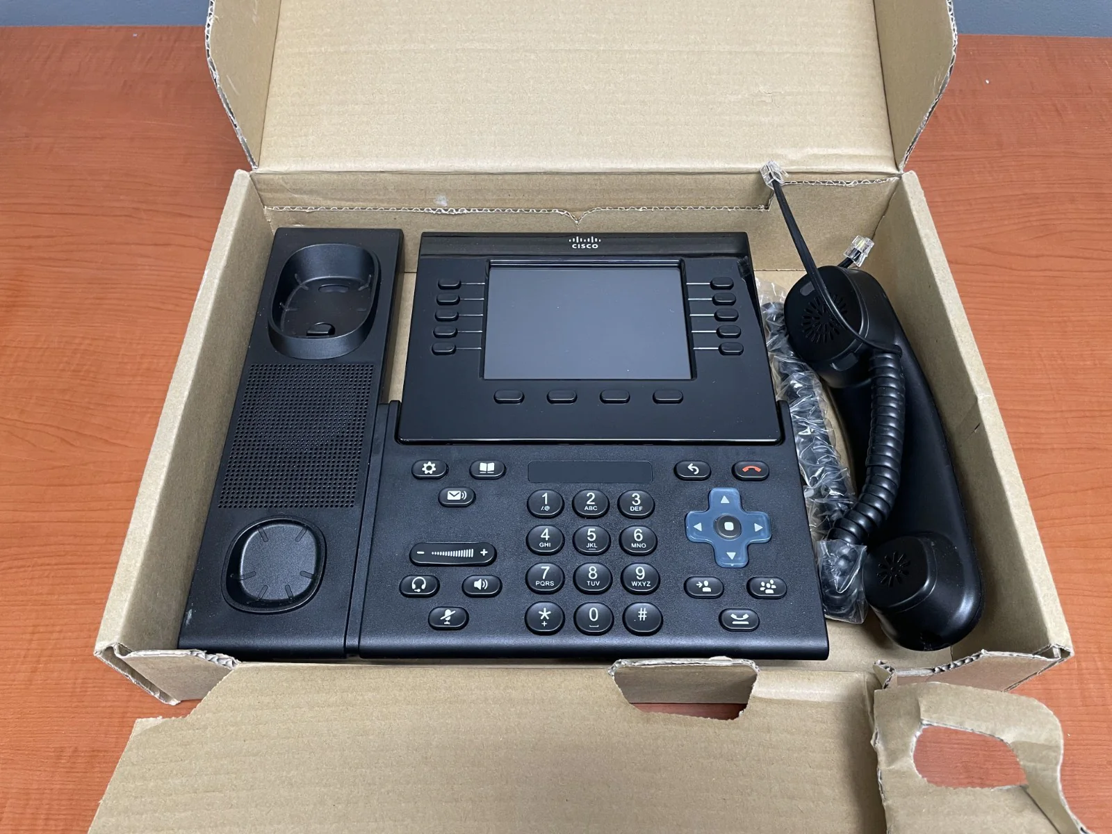 Cisco CP-8961-CL-K9= IP Phone Slimline Handset 5" Color Display - Image 4