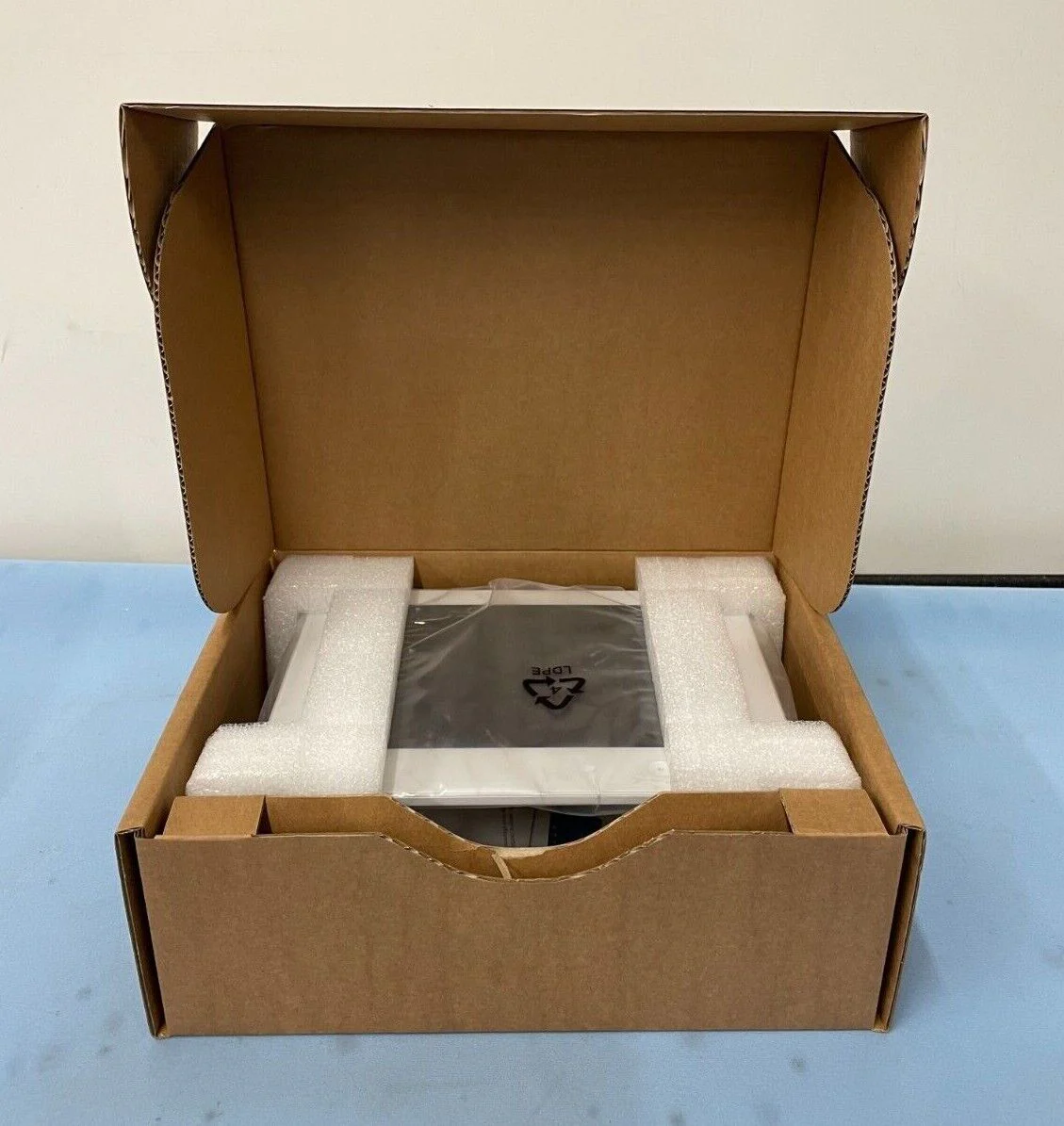 Cisco CTS-CTRL-DV10 Telepresence Touch 10, 10" Room Control Device - Image 4