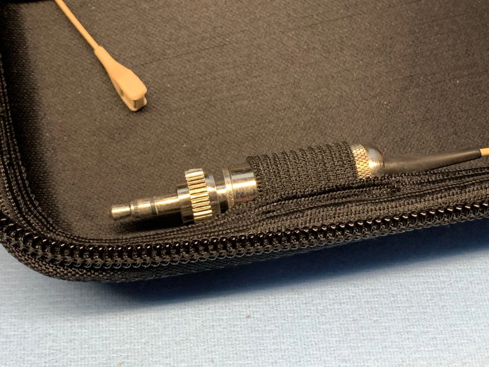Countryman H7LSR H7 Headset Mic for Sennheiser with 3.5mm Locking Connector - Image 3