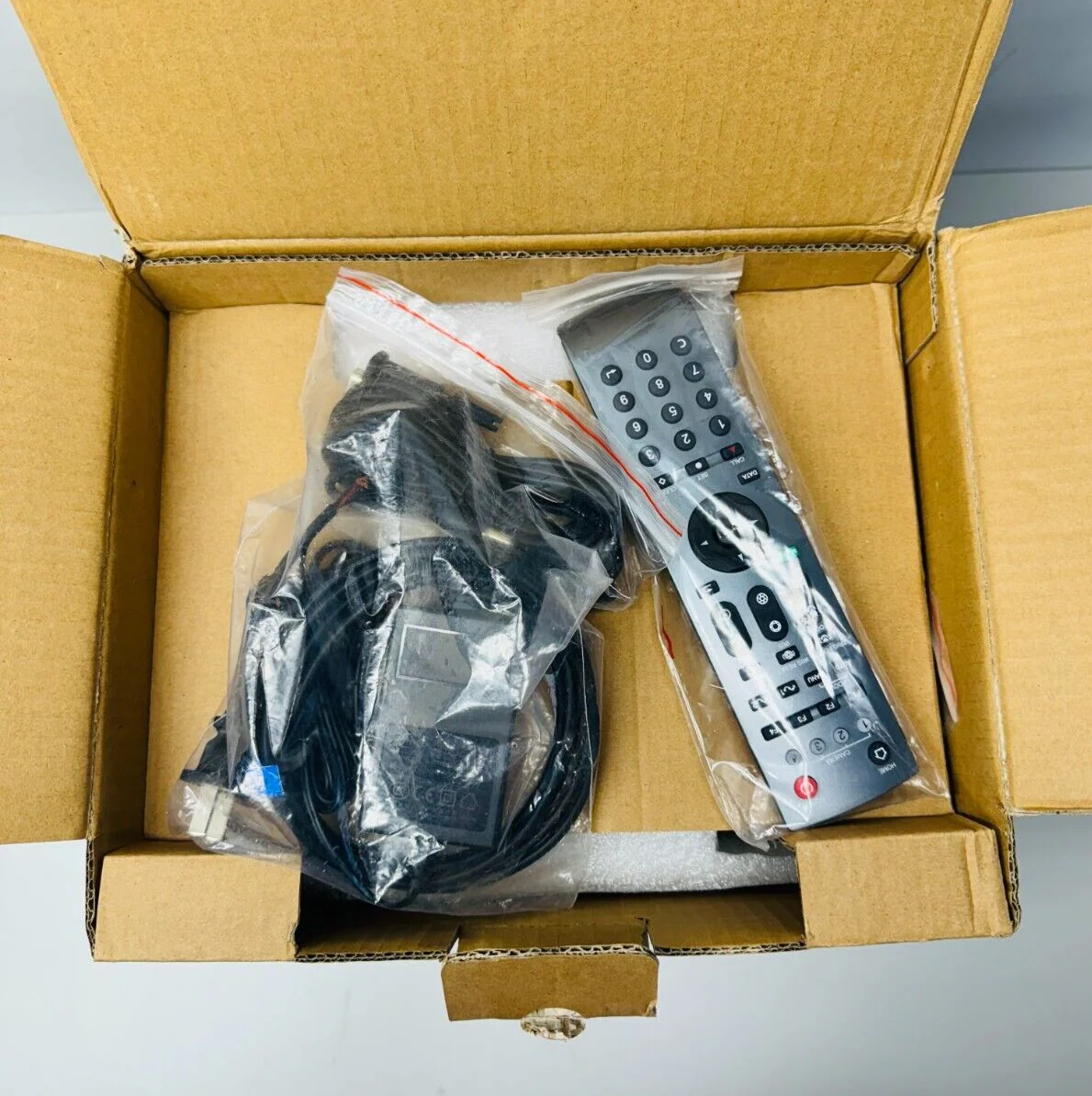 Crestron 1 Beyond IV-CAMPTZ-12-SLVR-1B PTZ Camera, 12x Optical Zoom, Silver - Image 4