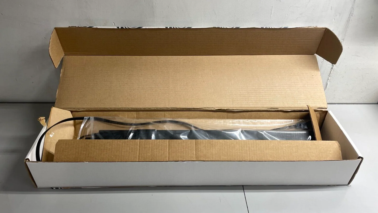 Crestron FT2A-CBLR-GR-USB 6508374 Gravity Cable Retractor for FT2 Series - Image 3