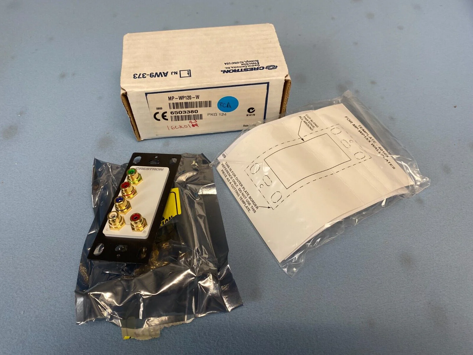 Crestron MP-WP120-W Media Presentation Wall Plate RCA Video/Audio White Lot of 4 - Image 2
