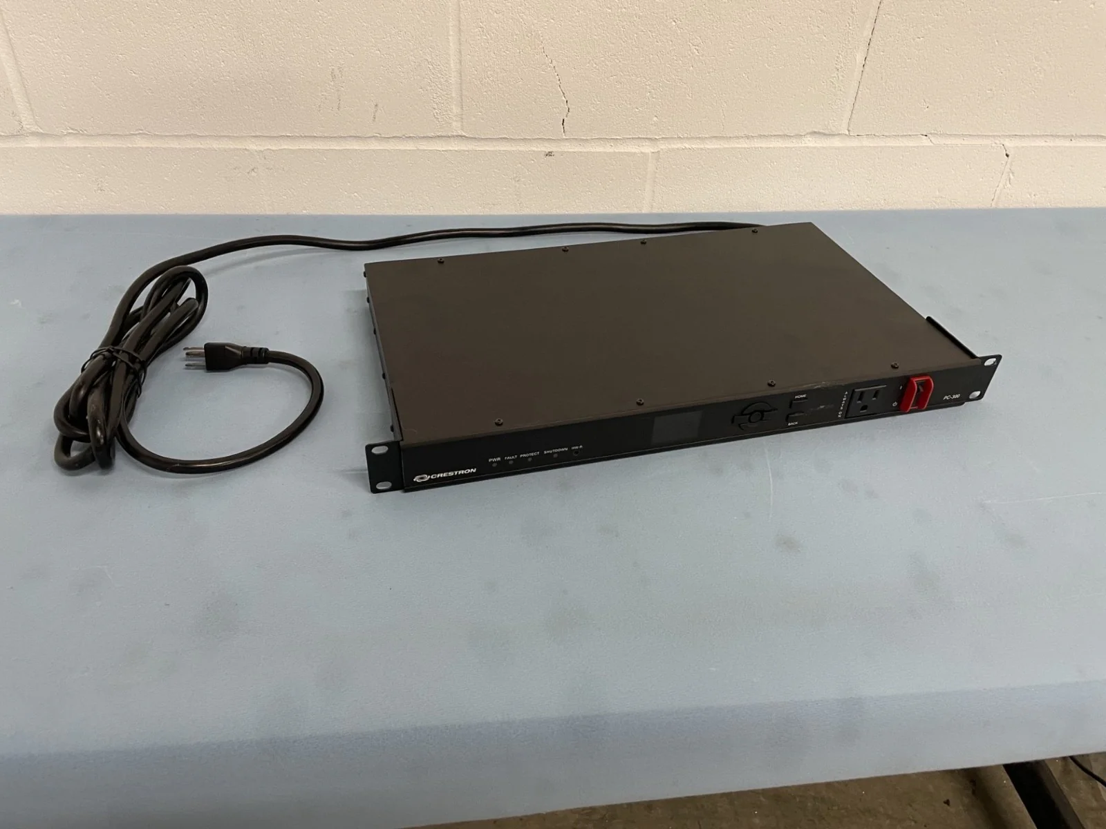 Crestron PC-300 PC300 Energy Monitoring Pro AV/IT Power Conditioner & Controller - Image 2