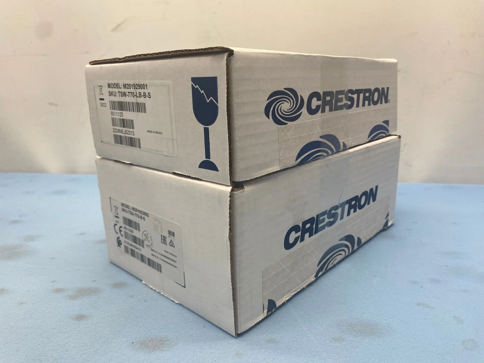 Crestron TSS-770-B-S & TSW-770-LB-B-S / 7" Touch Screen BLK & Light Bar - Image 2