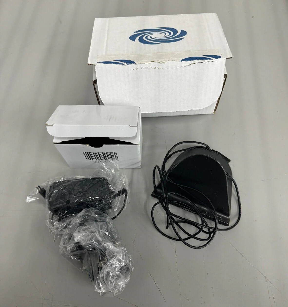 Crestron TST-1080 10.1 in. Wireless Touch Screen w/ Table Dock 6512879 NOB - Image 5