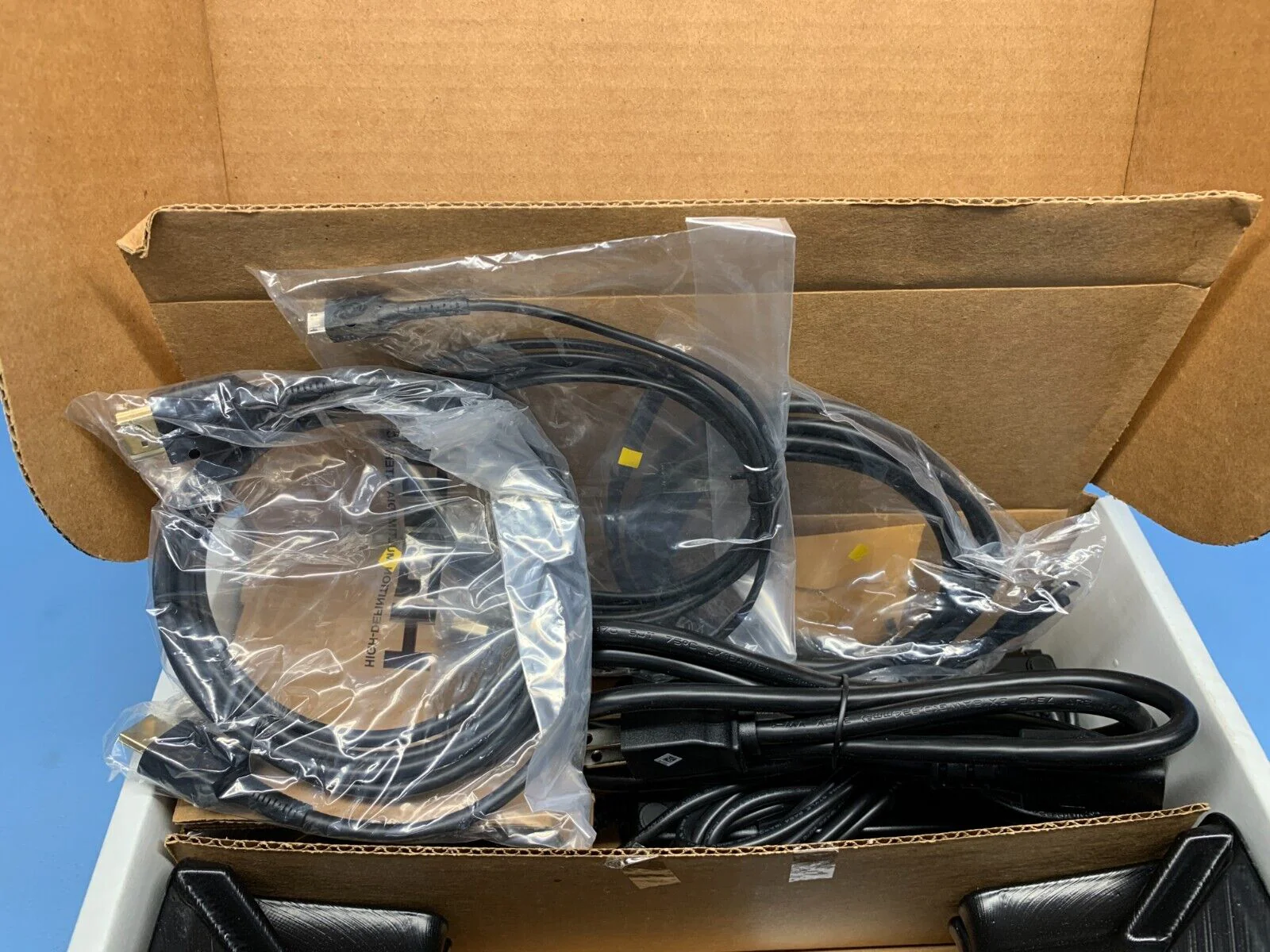 Crestron UC-PR UC Presentation Transmitter Presentation Controller (6510936) - Image 3