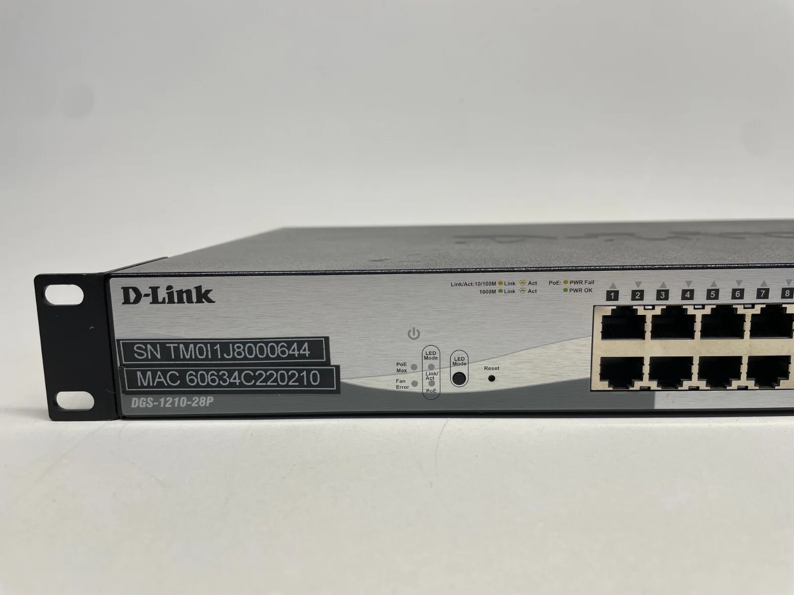 D-Link DGS-1210-28P 28-Port Gigabit Smart Managed Switch with Rack Ears - Image 4
