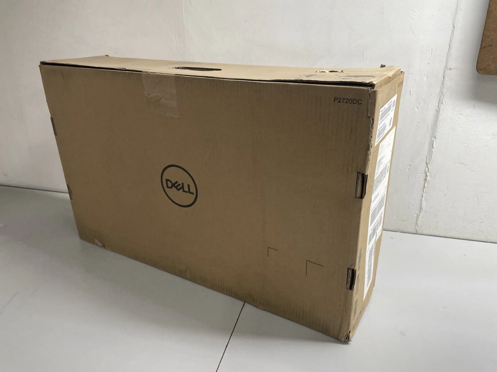 Dell P2720DC  27"  2560 x1440 QHD IPS 16:9 Computer Monitor / Display - Image 3