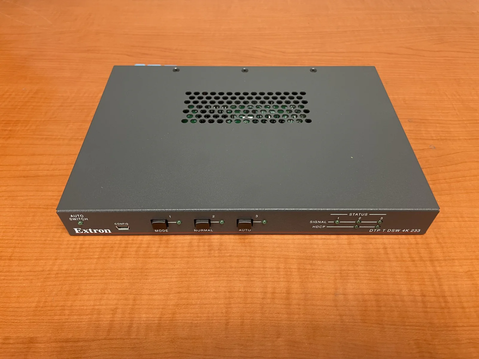 Extron DTP T DSW 4K 233 Three Input Multi-Format Switcher w/ DTP 60-1487-12 - Image 4