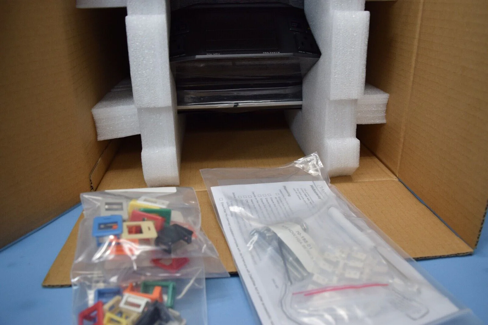 Extron HSA 402  US  - Hideaway Surface Access Enclosure  BLACK  60-416-02 - Image 6