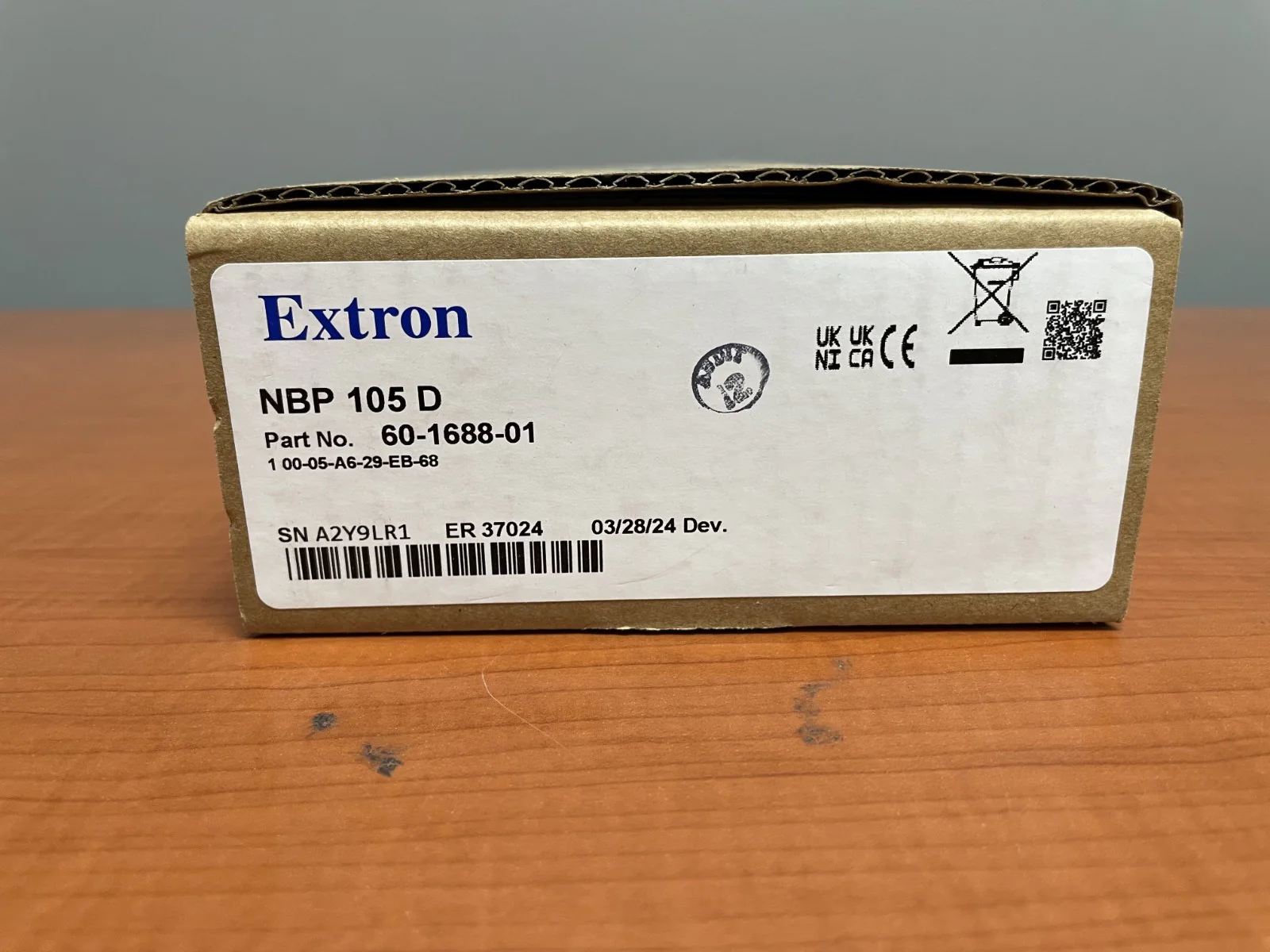 Extron NBP 105 D 60-1688-01 Network 5 Button Panel Decorator-Style Wallplate - Image 2