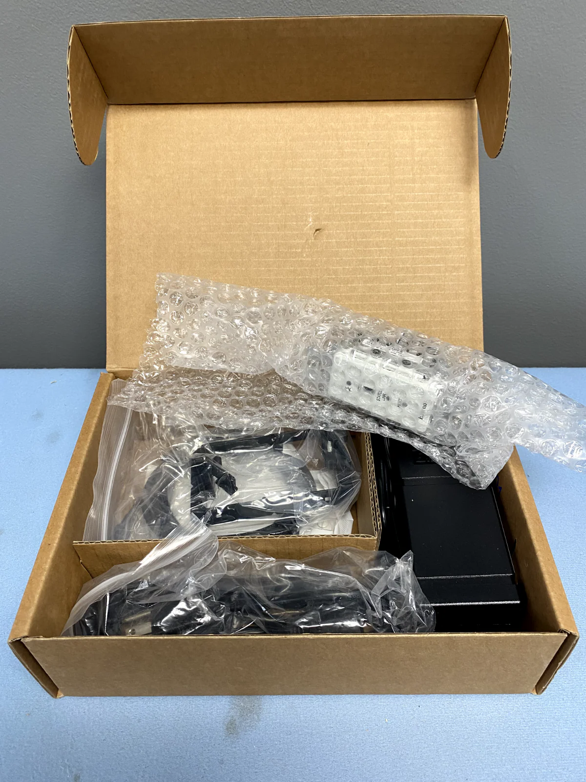 Extron USB Extender Plus D T White Transmitter - Decorator-Style 60-1473-13 - Image 3