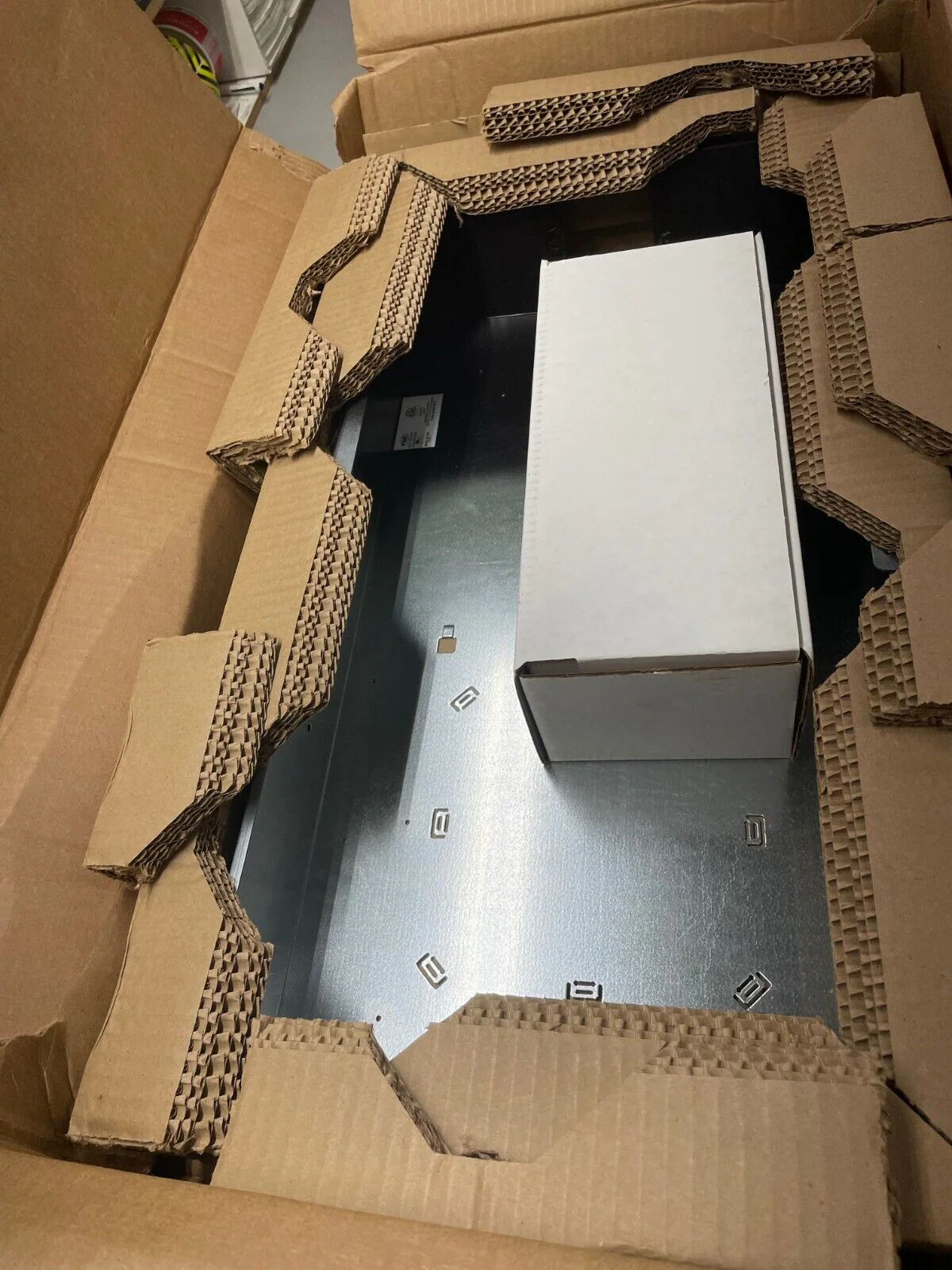 FSR PWB-HVBX-WHT White HuddleVU Wall Box - Image 2