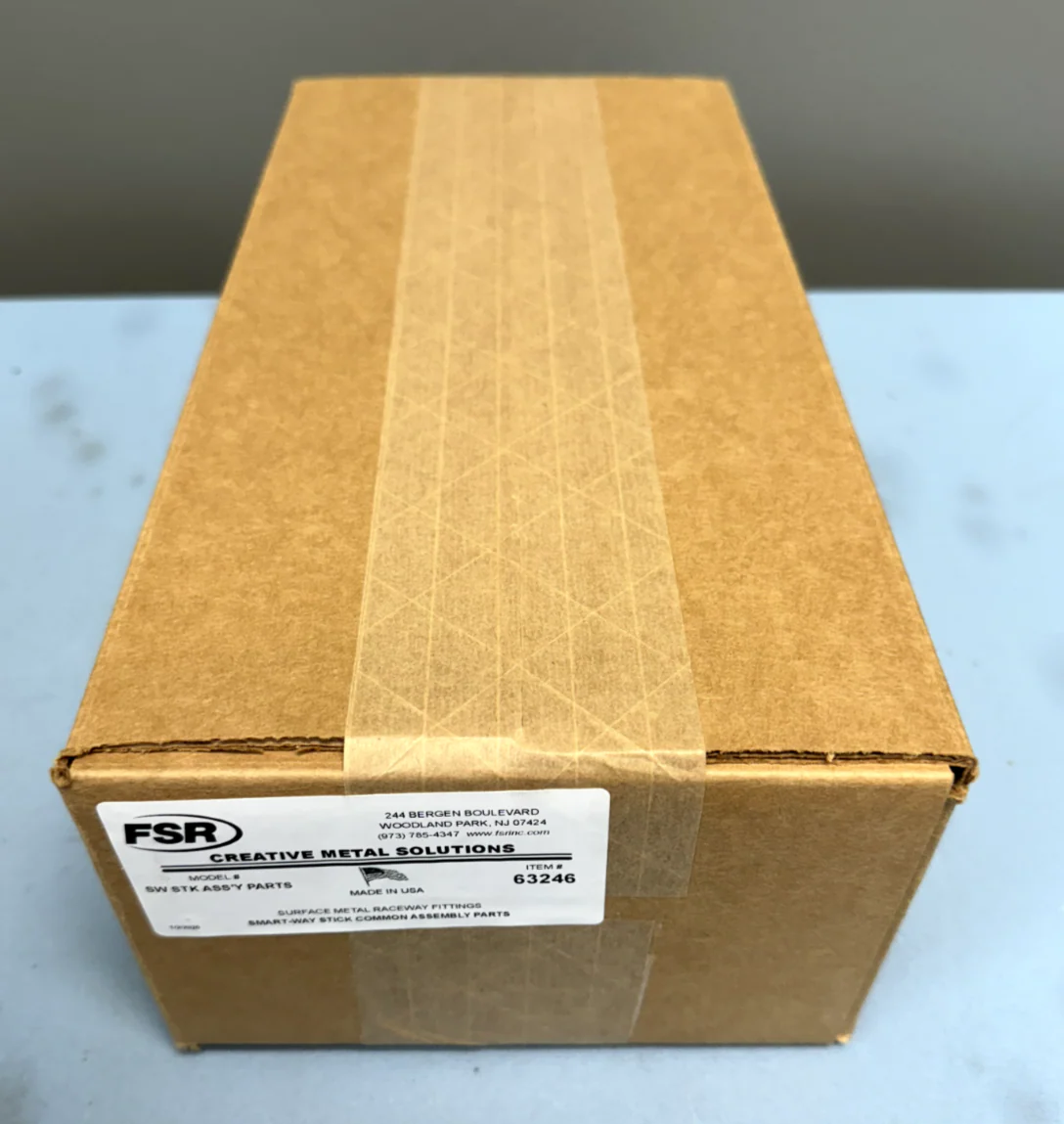 FSR SW-321STK-1P1D-SLT 3-2-1 Snap Stick 3 to 6' Floor Track w/ Duplex Power - Image 4