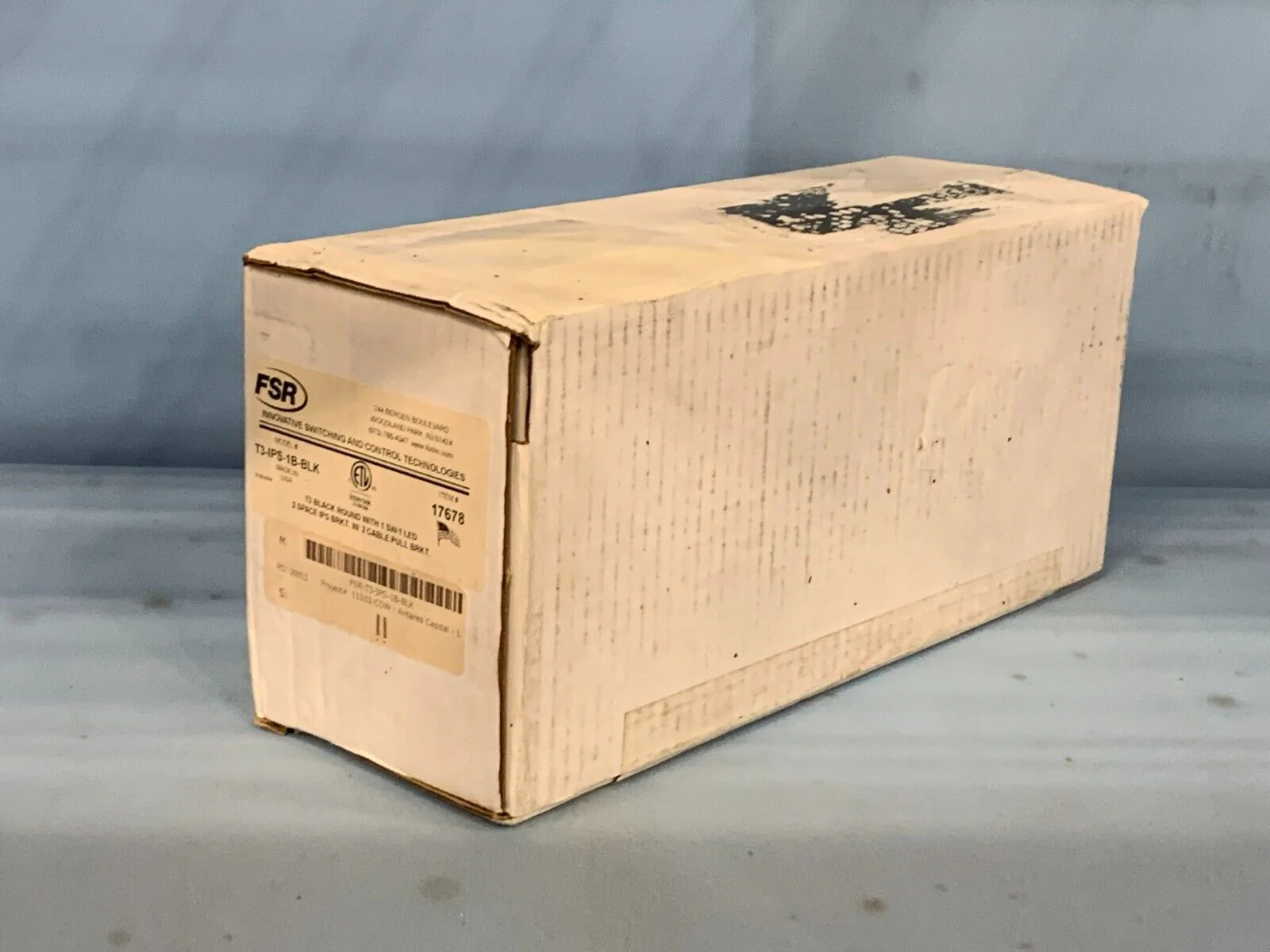 FSR T3-IPS-1B / 2-Space Table Box w/ 2-Cable Pull-Through Brackets, Button & LED - Image 2