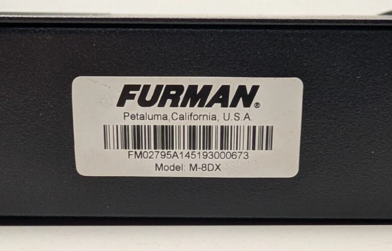 Furman M-8DX Merit Series 9-Outlet Power Conditioner with Digital Meter - Image 3