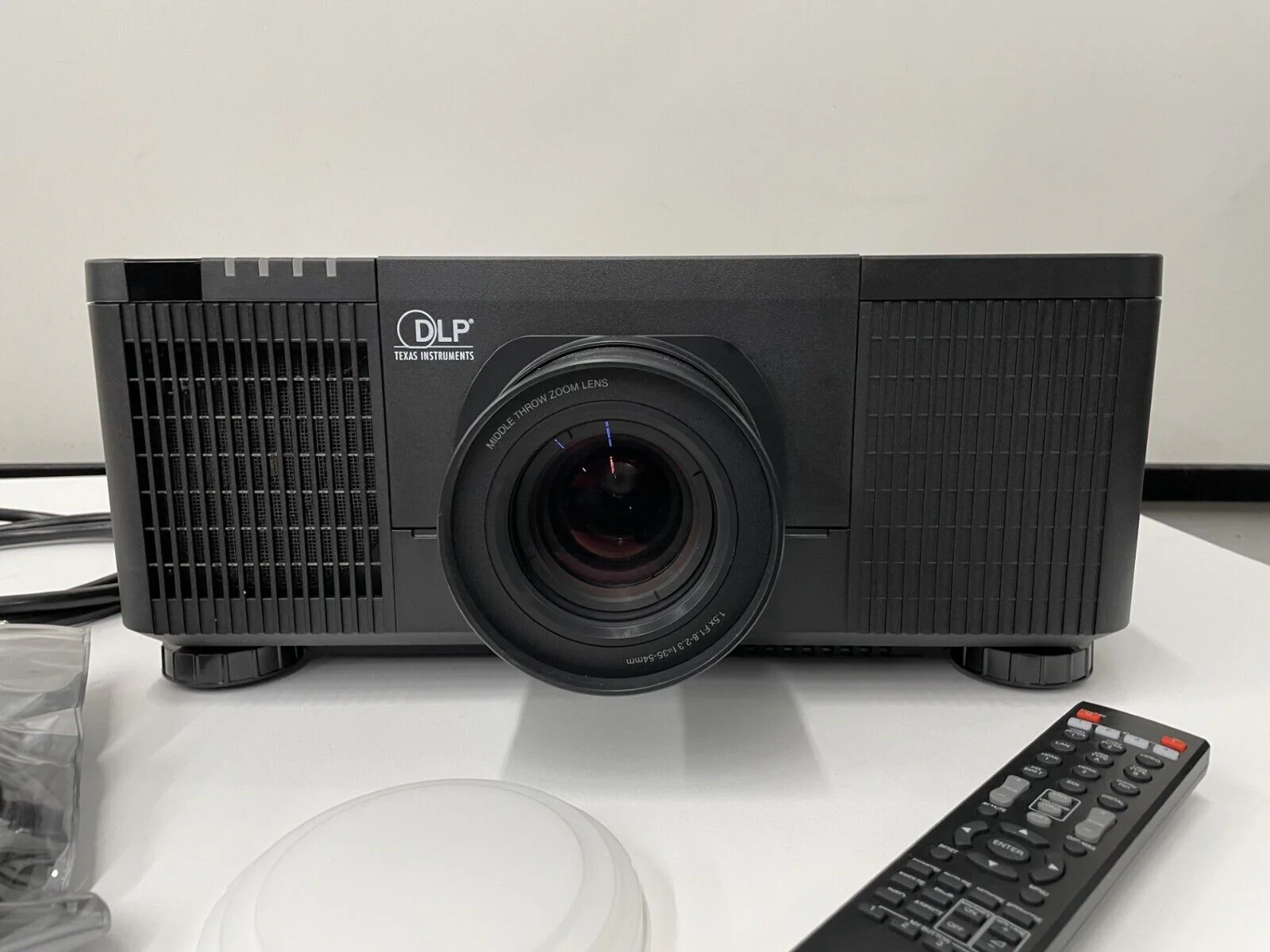 Hitachi LP-WU9100B 10K Lumen WUXGA Large Venue DLP Laser Projector & ML904 Lens - Image 2