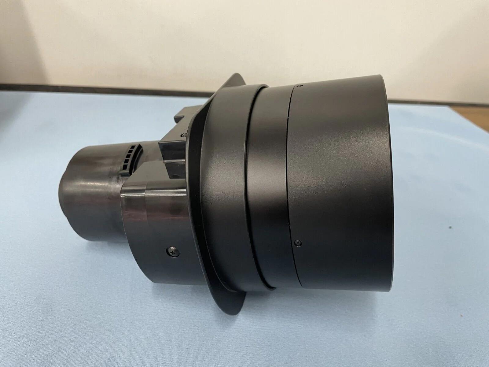 Hitachi ML-904 / ML904 Middle Throw Zoom - Large Venue Projector/Projection Lens - Image 5