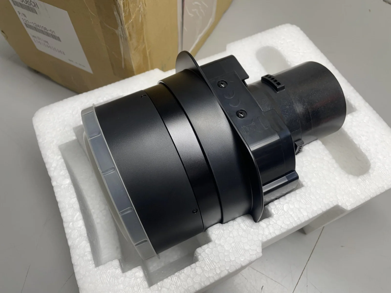 Hitachi UL-906CH ULTRA Long-Throw Projector Zoom Lens - Image 4
