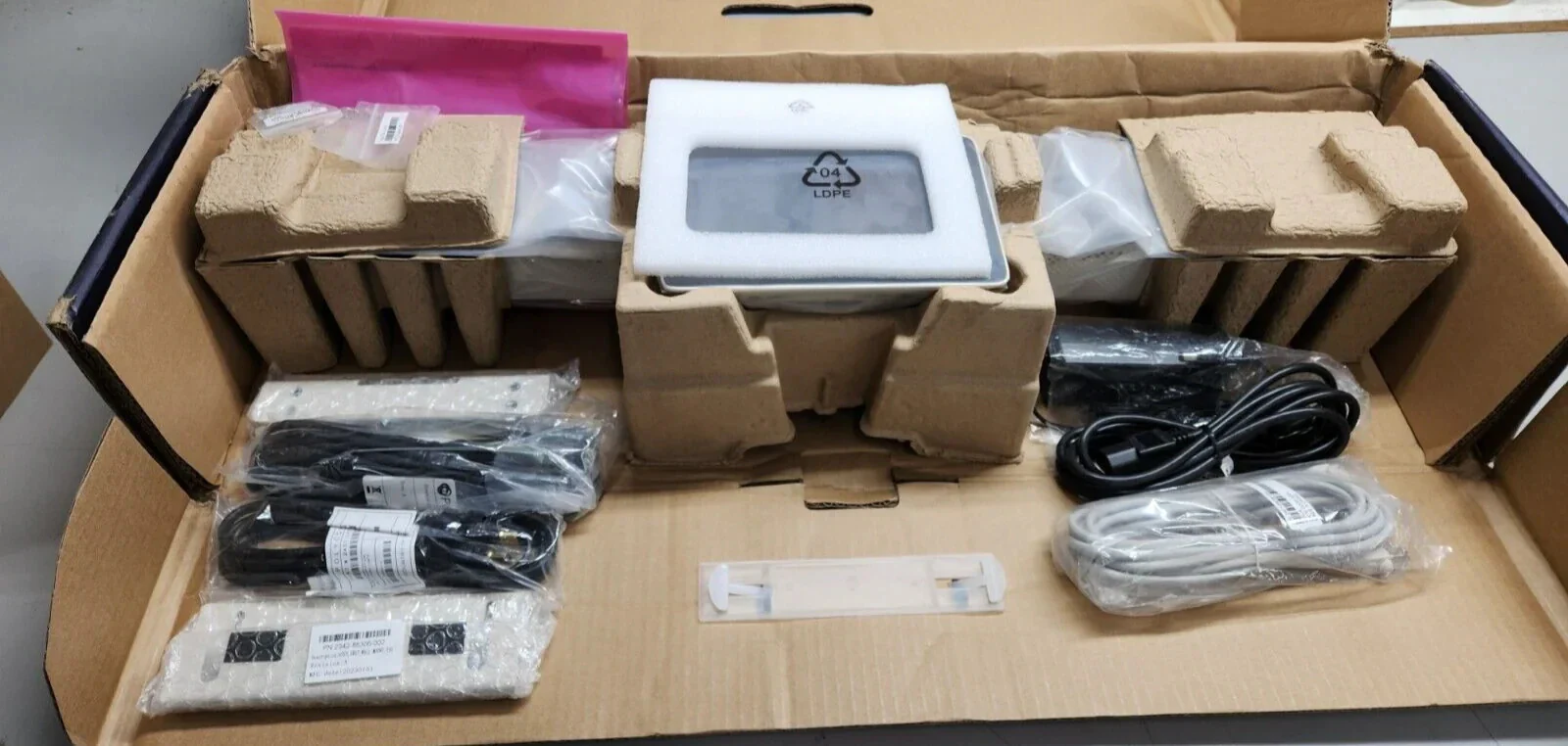 HP Poly Studio X50 UHD Conferencing Video Bar with T8 Touch 2200-86270-001 - Image 3