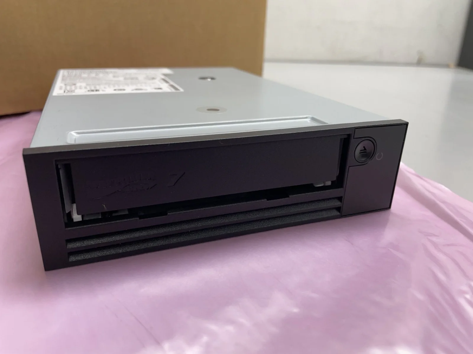 IBM LTO Ultrium 7-H Half-Height Fibre/Fiber Channel Internal 6TB Tape Drive - Image 2