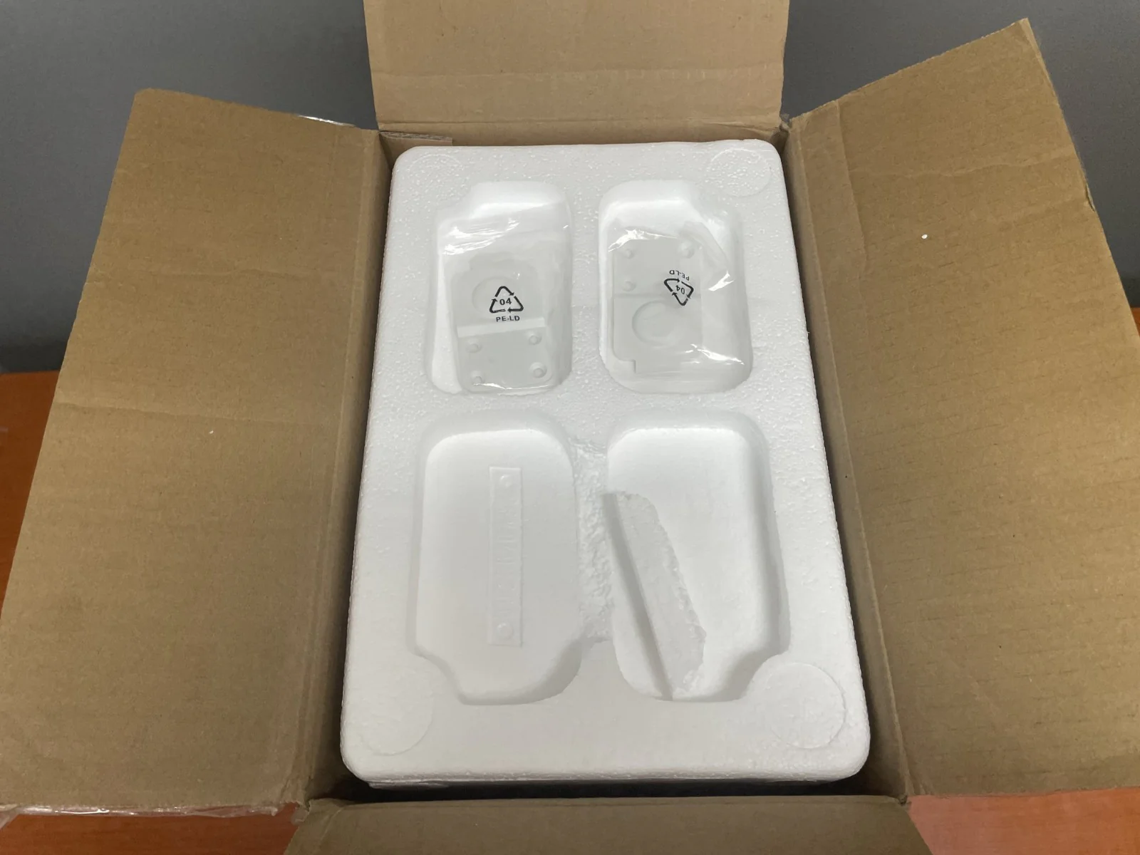 JBL SLP 14/T-WH Sleek Low Profile Wall Speaker 70v White (Pair) - Image 4