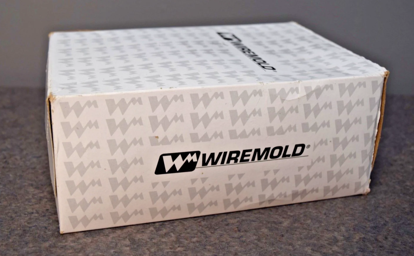 LEGRAND WIREMOLD V2410C (4 PCS) 2400 SERIES RACEWAY ENTRANCE END FITTING IVORY - Image 2