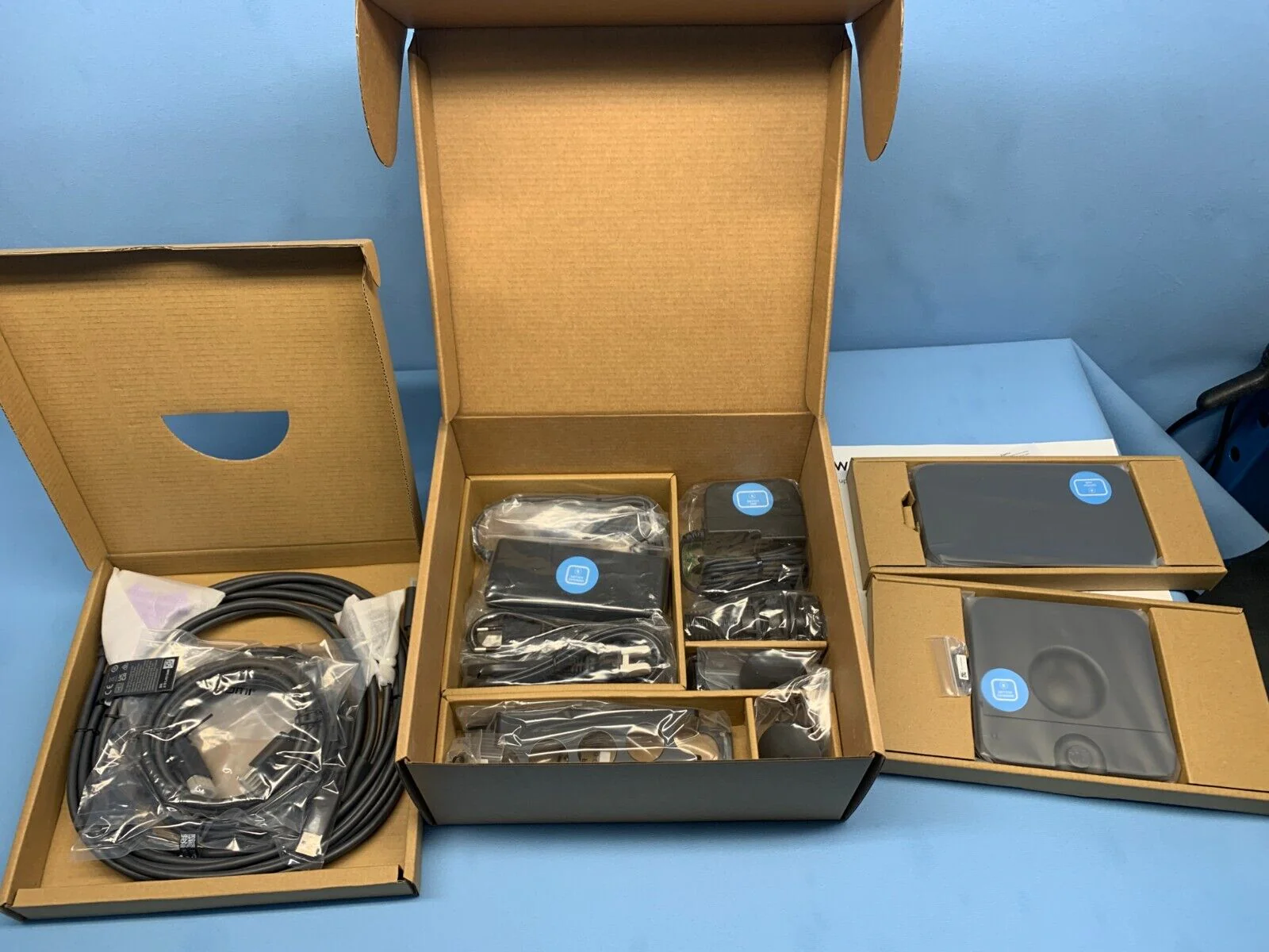 Logitech SWYTCH HUB VU0057 Auto-Sensing USB3.0 & HDMI2.0 Switch  P/N 952-000009 - Image 3