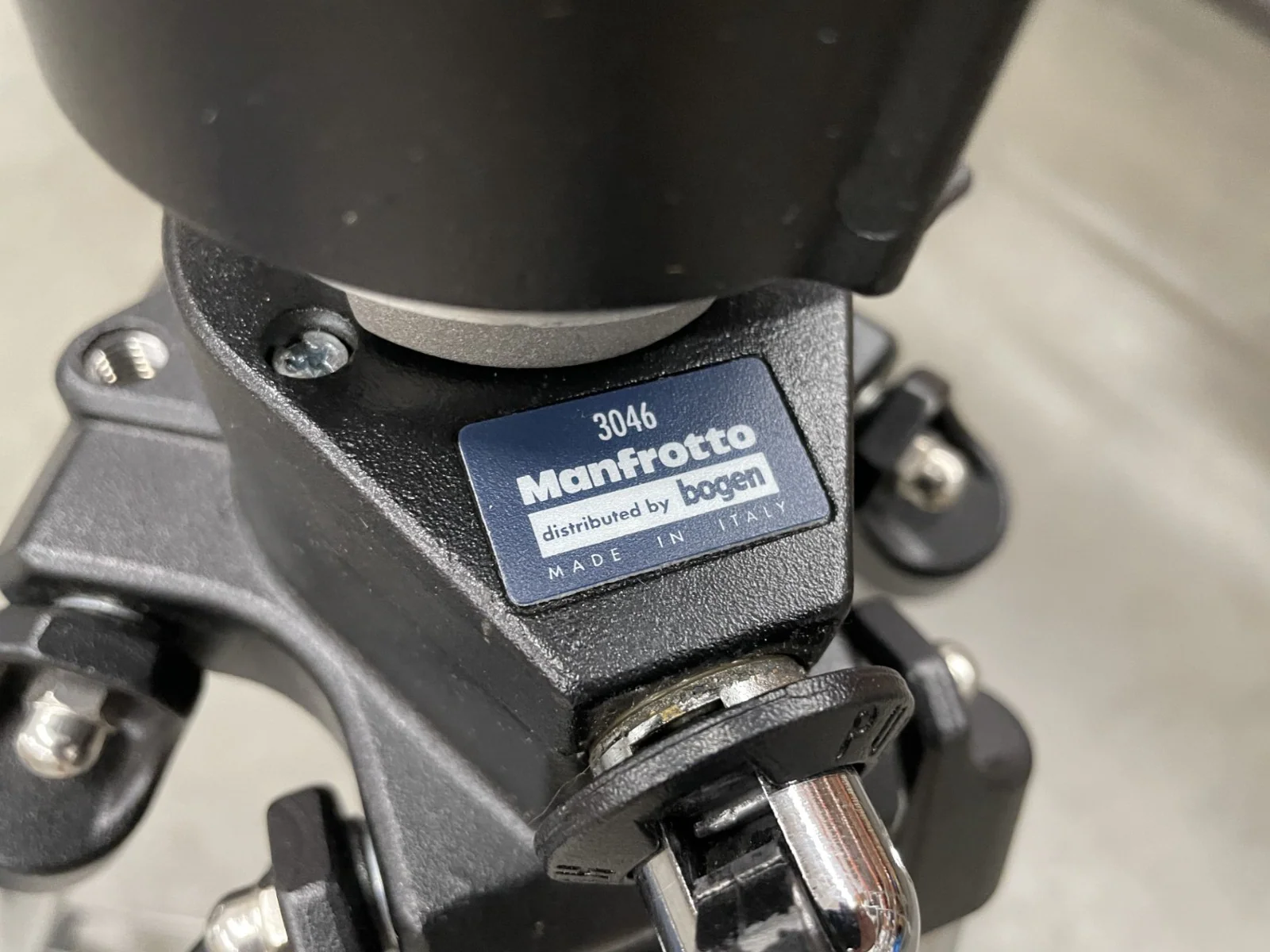 Manfrotto / Bogen Tripod 3046 & Fluid Head 3063 Video Camera Tripod System & - Image 5