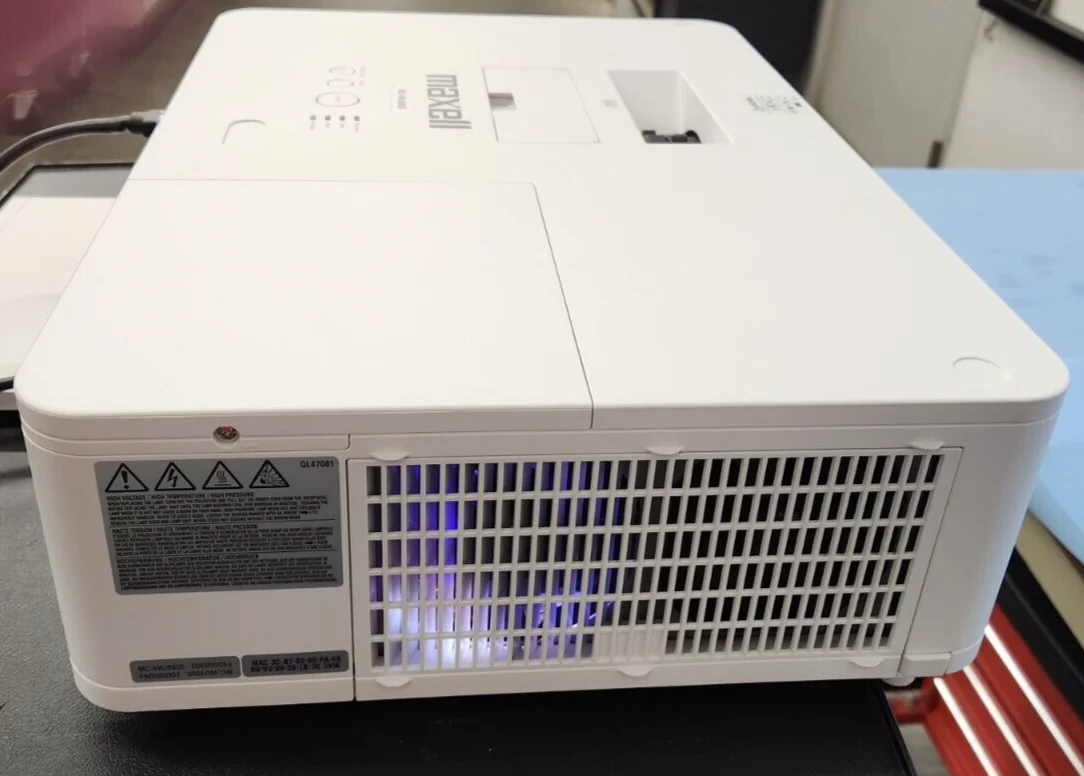 Maxell MC-WU5505 Collegiate Series WUXGA 5000 Lumen HD LCD Projector No Reserve - Image 8