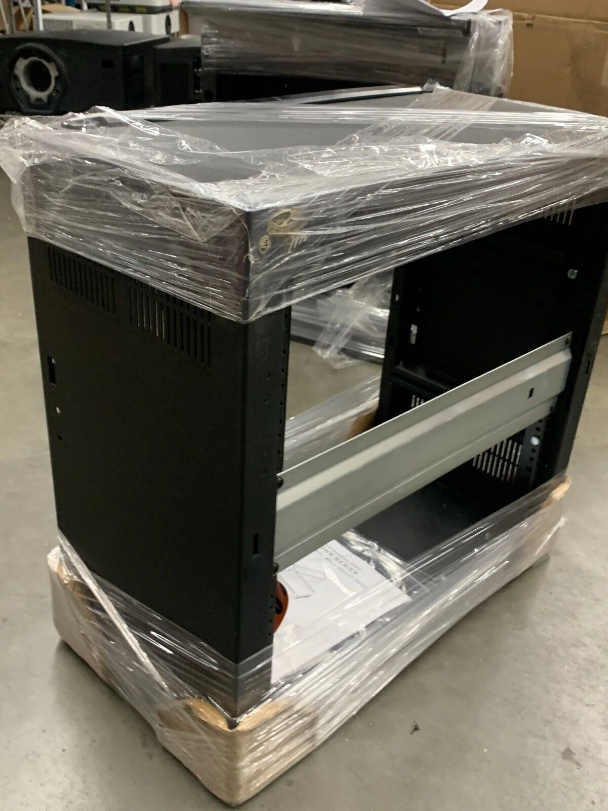 Middle Atlantic A10-17CS/Boxed DWR-10-17 Center w/ A10BP/Boxed DWR-10-XX Backpan - Image 4