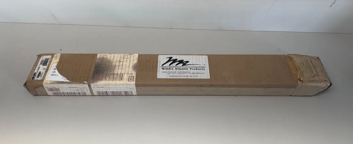 Middle Atlantic Threaded Rear Rackrail DWR-RR16 - Image 2