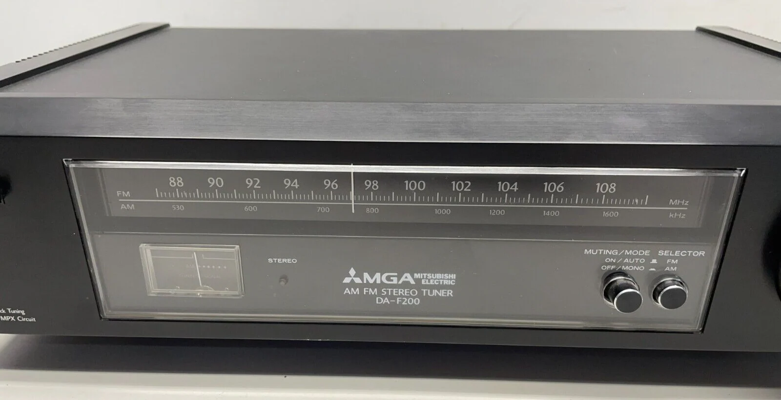Mitsubishi Electric MGA DA-F200 Vintage AM/FM Radio Tuner - Image 2