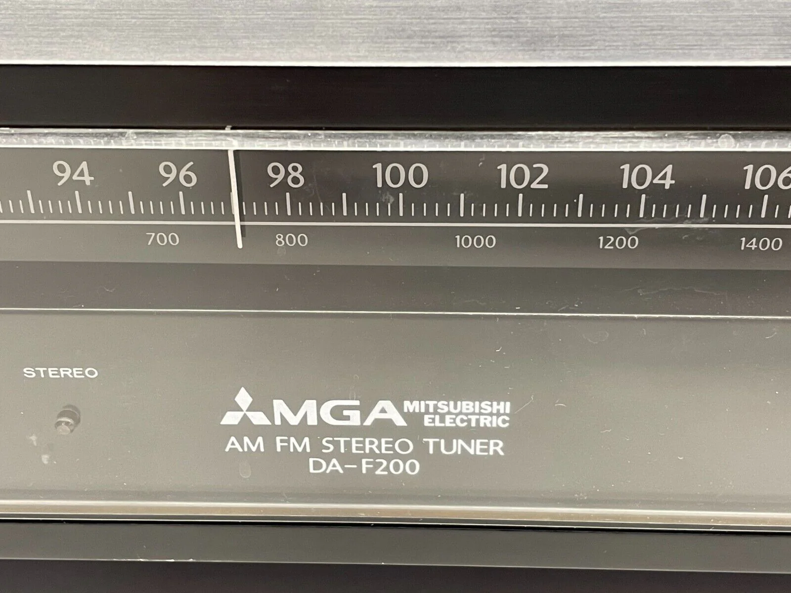 Mitsubishi Electric MGA DA-F200 Vintage AM/FM Radio Tuner - Image 3