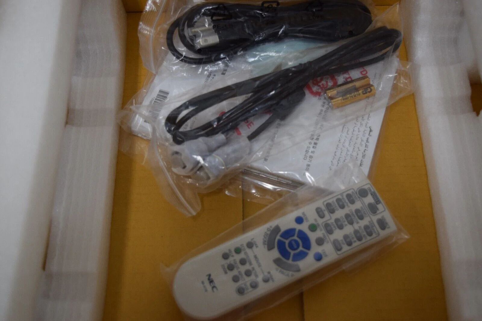 NEC NP-ME382U 3800 Lumen WUXGA LCD Projector (0 HOURS!) - Image 4