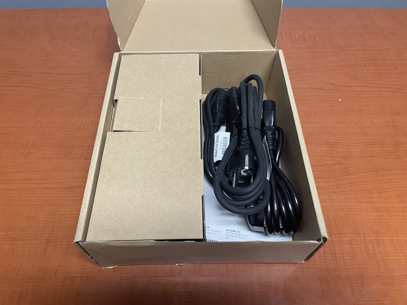 NETGEAR APS250W-100NES APS250W Power Supply Unit - 120 V AC, 230 V AC - Image 3